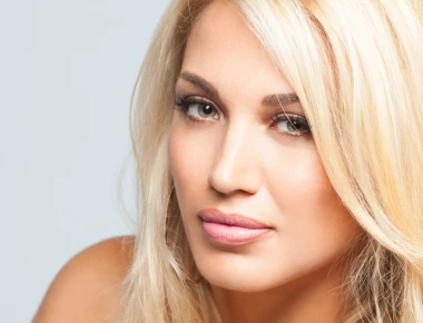 Ποια είναι αυτή; Το παράκανε η Κ.Σπυροπούλου με το photoshop σε γυμνή φωτογράφιση (φωτό)